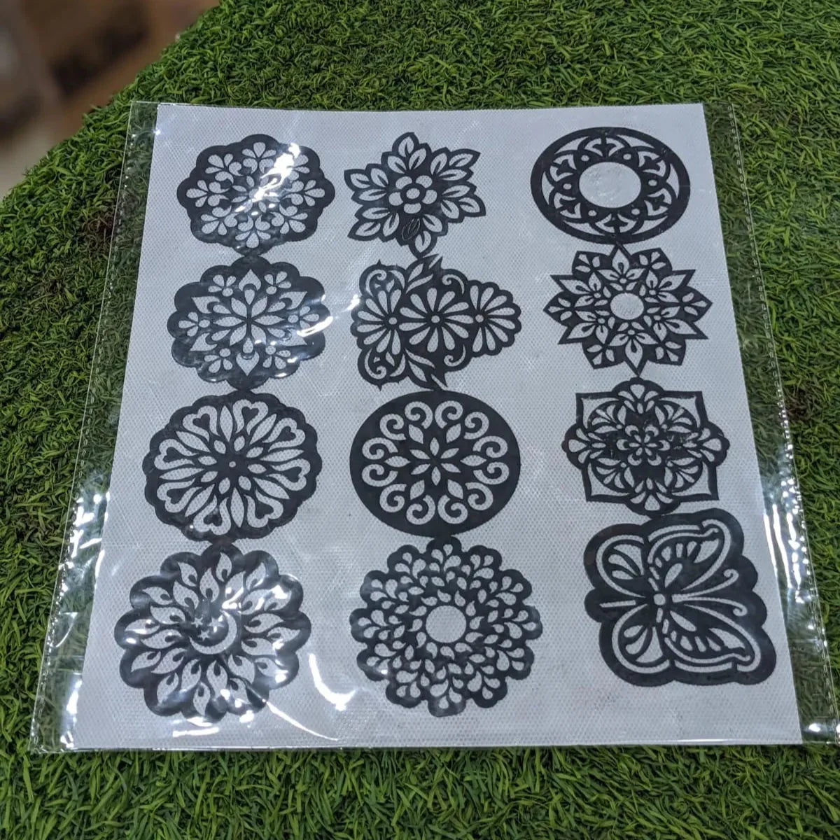Round Sticker Mehndi – Palm Design