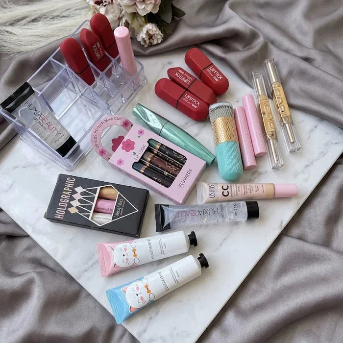 16-Piece Vibrant Glamour Beauty Deal with Organizer